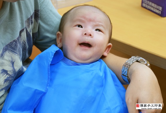 蔡寶寶(台中北區嬰兒寶寶滿月剃頭理髮、免費嬰兒剃胎毛儀式吉祥話)。中國風會場，爸媽寶貝免費穿「日中韓」古裝禮服。專業拍照、DVD光碟、證書。★購買「臍帶章、肚臍章、胎毛筆刷印章」贈送：剃頭、收涎、抓周，三選一。 2015.09.19 照片17